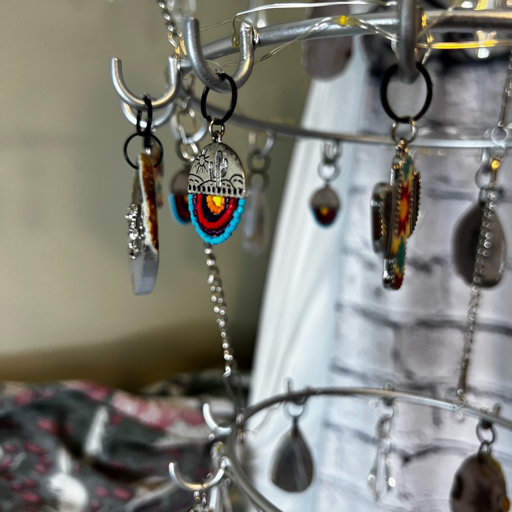 Grateful Dead themed Chandelier “ El Paso” - Picture 5 of 7
